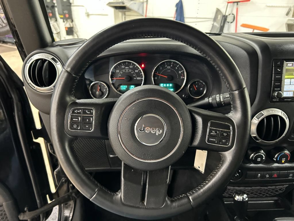 Used 2017 Jeep Wrangler Unlimited Sahara w/ Connectivity Group AWD/4WD image 15