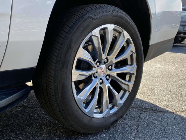 Used 2024 GMC Yukon XL SLT w/ SLT Luxury Package image 11