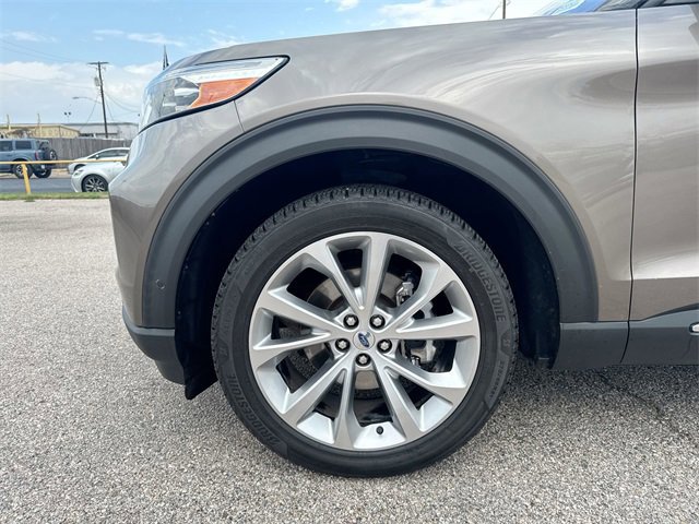 Certified 2021 Ford Explorer Platinum w/ Equipment Group 601A image 24