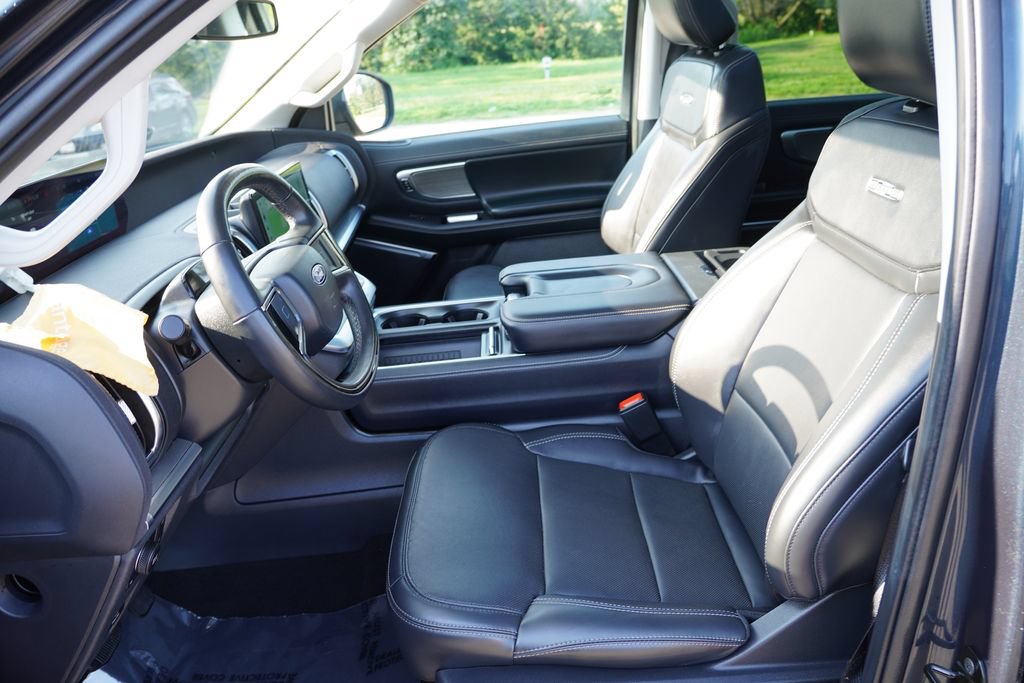 Certified 2025 Ford Expedition Platinum AWD/4WD image 16