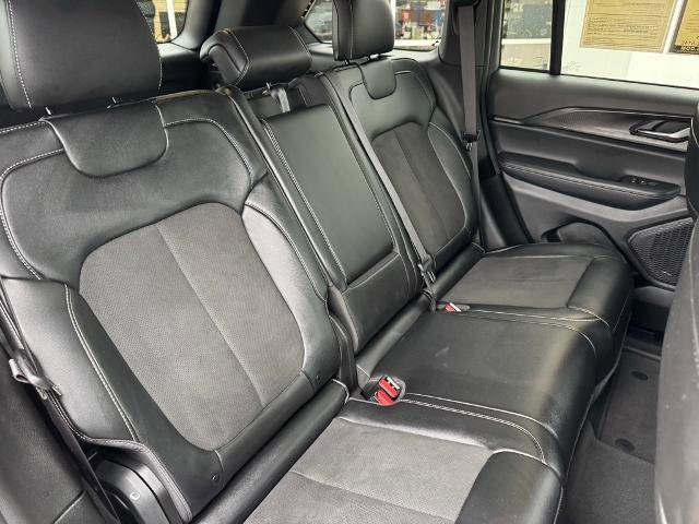 Used 2024 Jeep Grand Cherokee Altitude image 10