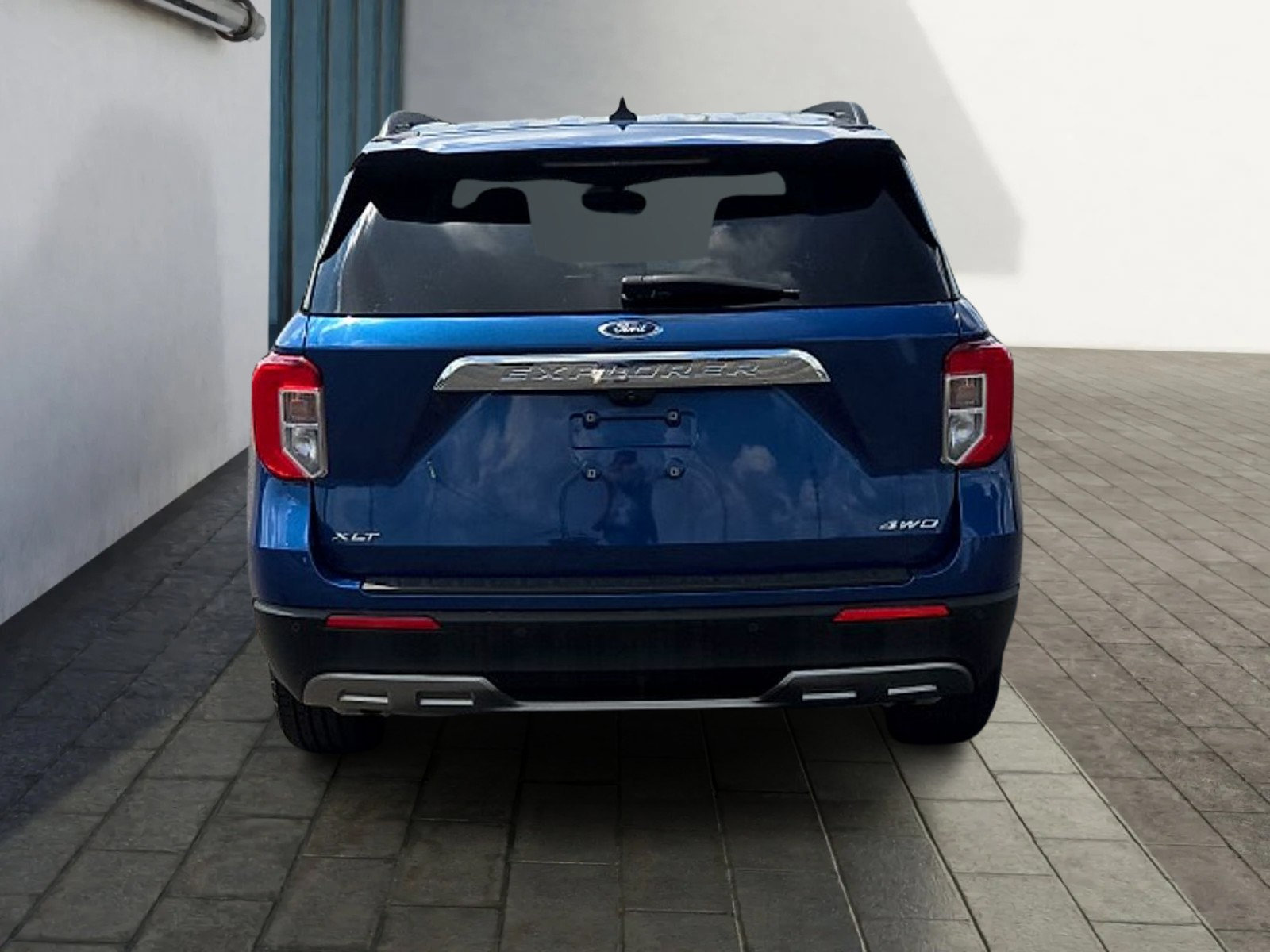 Certified 2021 Ford Explorer XLT w/ Equipment Group 202A AWD/4WD image 4