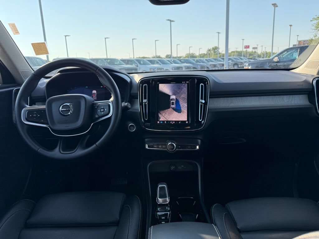 Used 2025 Volvo XC40 B5 Plus AWD/4WD image 17