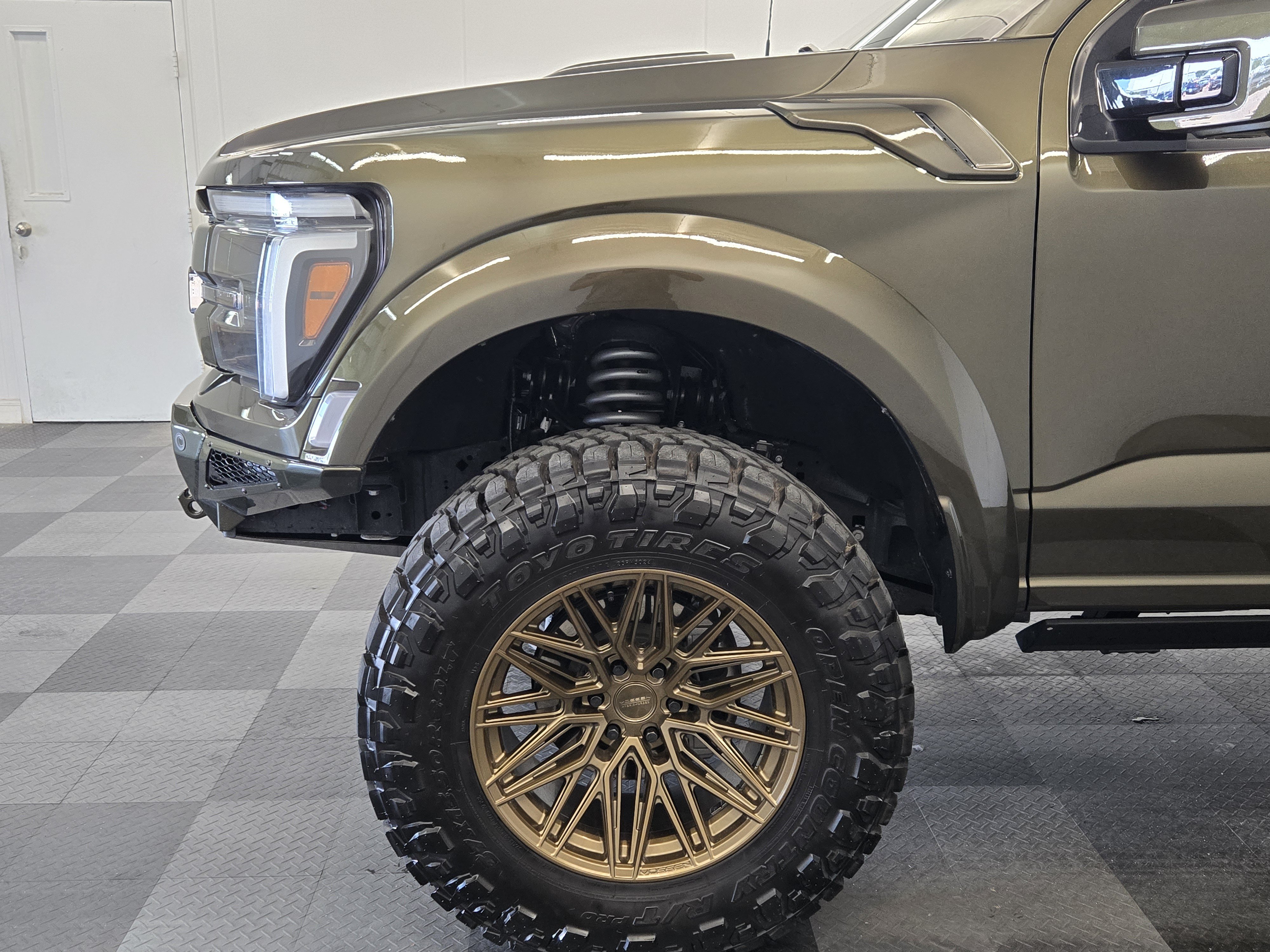 Certified 2025 Ford F150 Raptor w/ Equipment Group 803A Raptor R AWD/4WD image 9