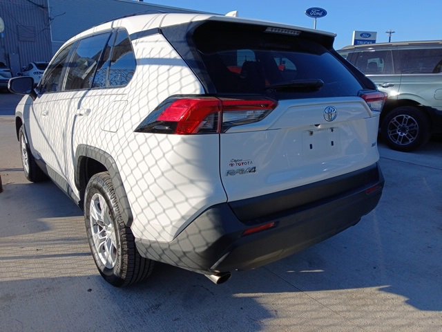 Used 2019 Toyota RAV4 XLE w/ Convenience Package image 4