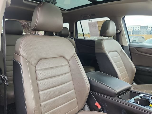 Used 2024 Volkswagen Atlas SEL AWD/4WD image 34