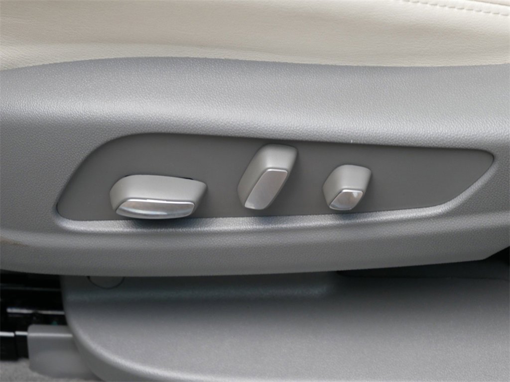 Used 2023 Cadillac XT6 Premium Luxury image 13