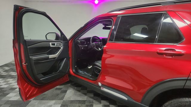 Certified 2022 Ford Explorer XLT w/ Equipment Group 202A image 18