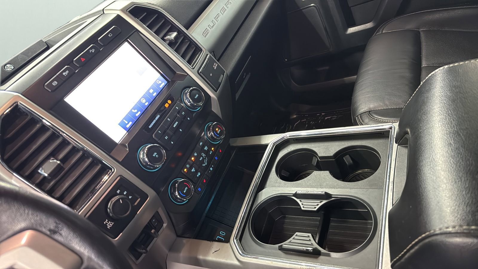 Certified 2021 Ford F350 Lariat w/ Lariat Ultimate Package AWD/4WD image 17