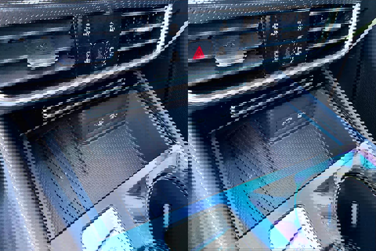 Used 2025 Volkswagen Atlas SEL Premium R-Line image 35