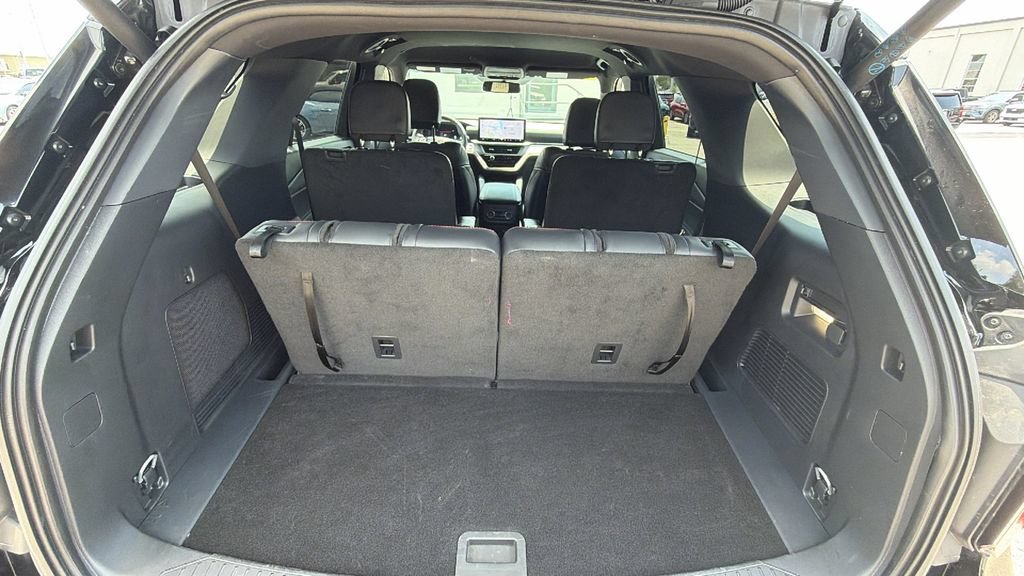Certified 2026 Ford Explorer ST-Line w/ ST-Line Street Pack RWD image 12