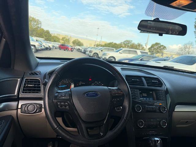 Certified 2018 Ford Explorer XLT FWD image 5