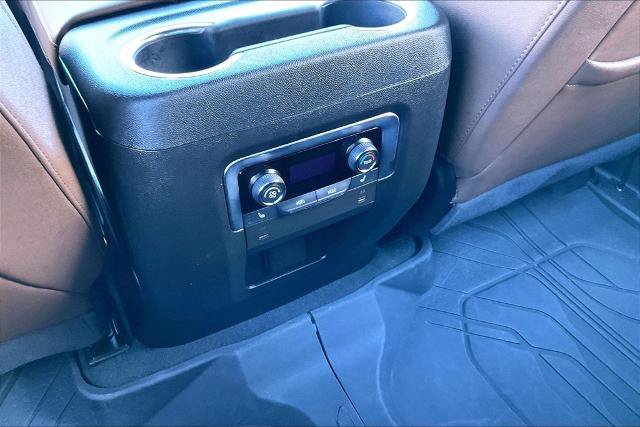 Used 2025 Chevrolet Suburban High Country RWD image 34