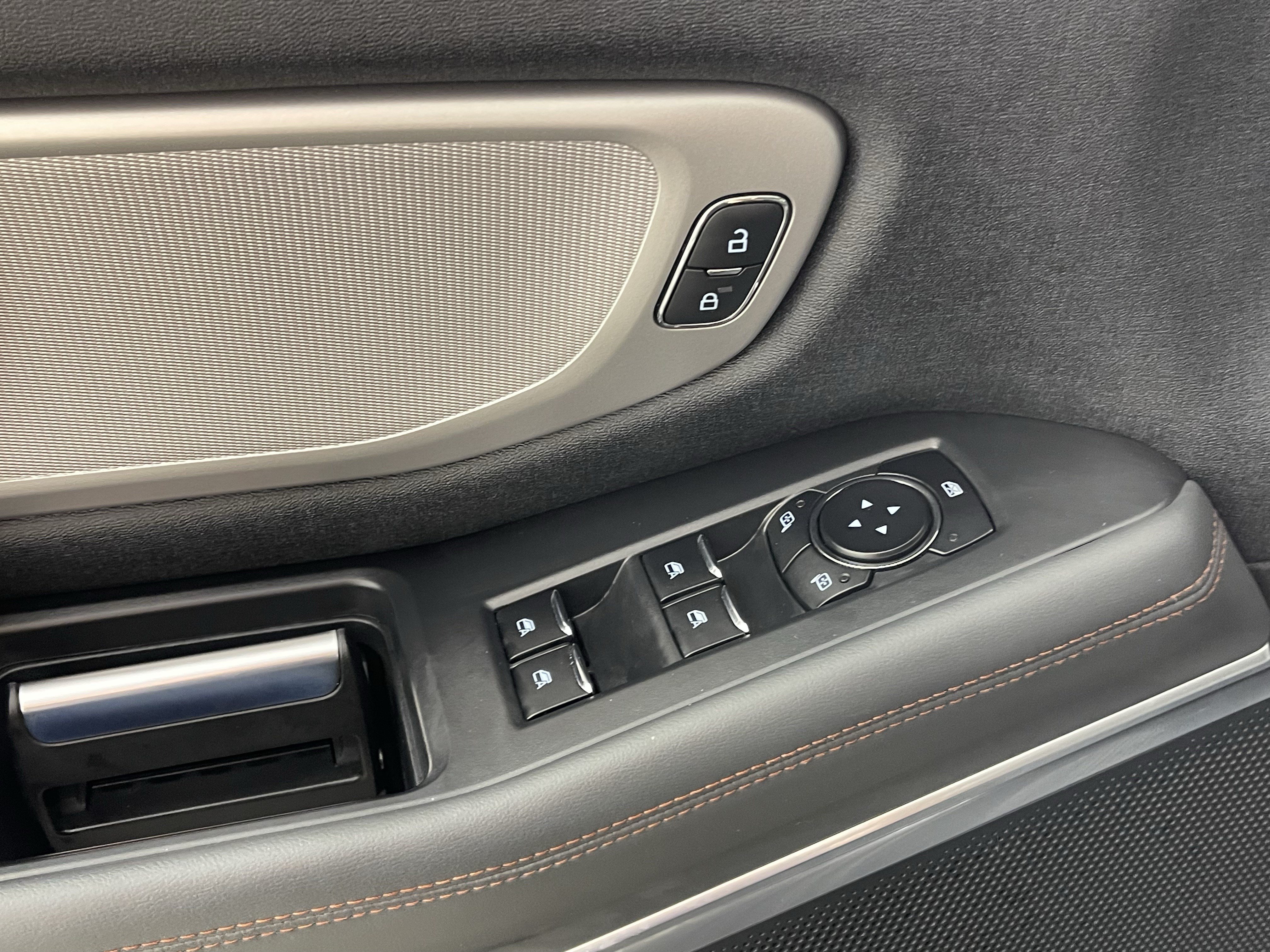 Certified 2025 Ford Expedition Active AWD/4WD image 18