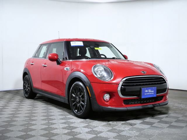 Used 2019 MINI Cooper 4-Door Hardtop image 5
