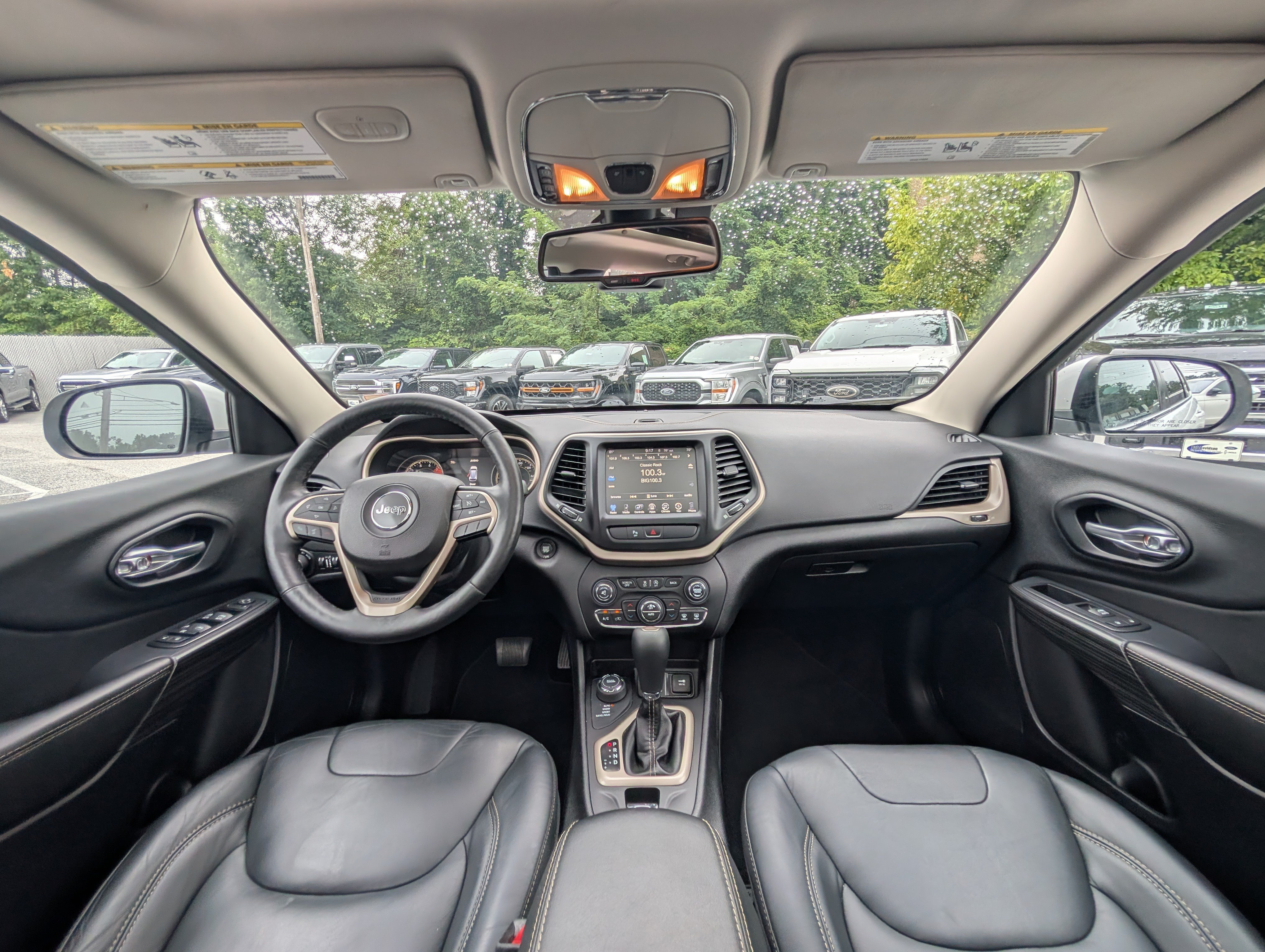 Used 2017 Jeep Cherokee Limited AWD/4WD image 19