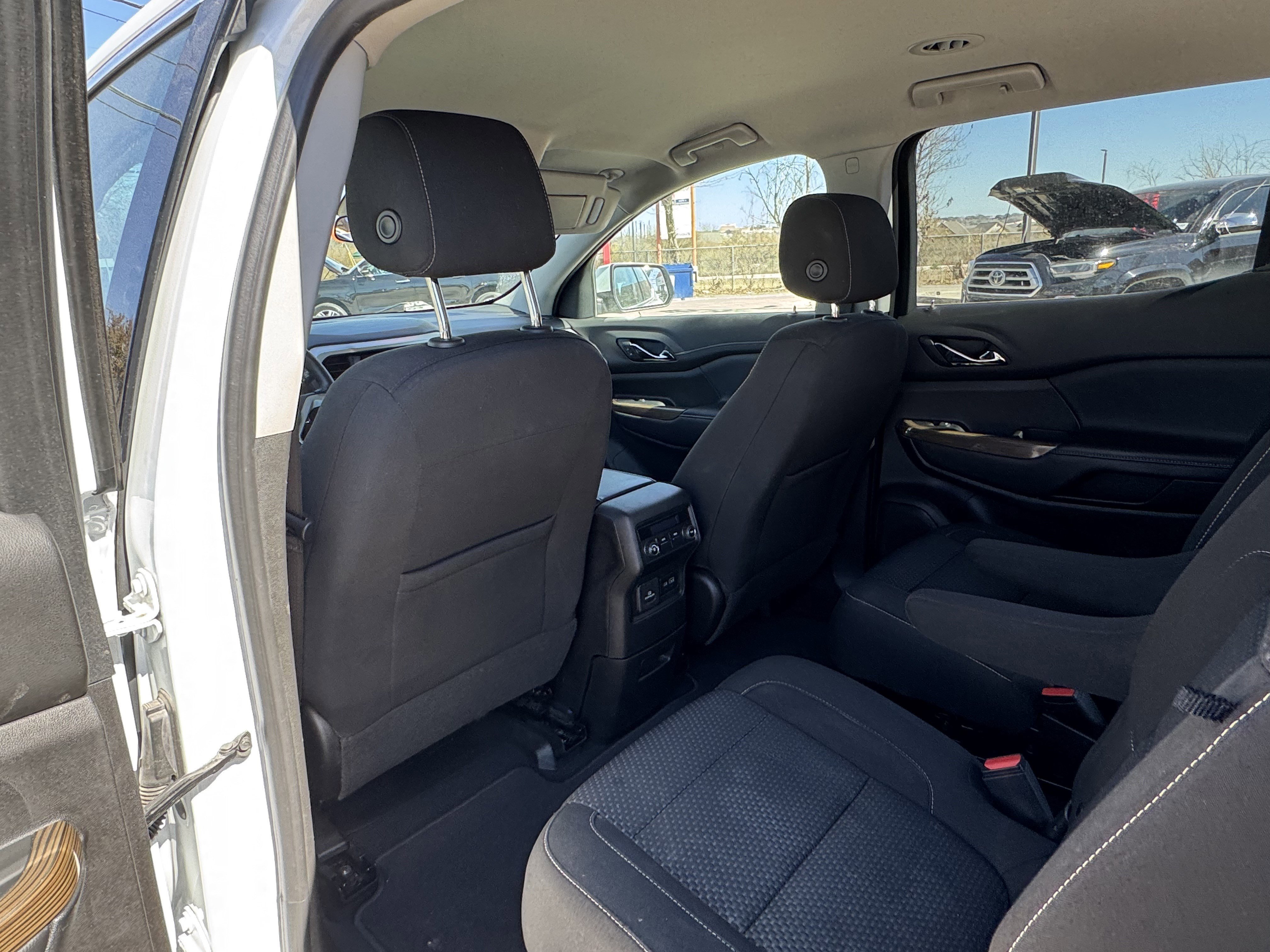 Used 2023 GMC Acadia SLE w/ Driver Convenience Package image 15