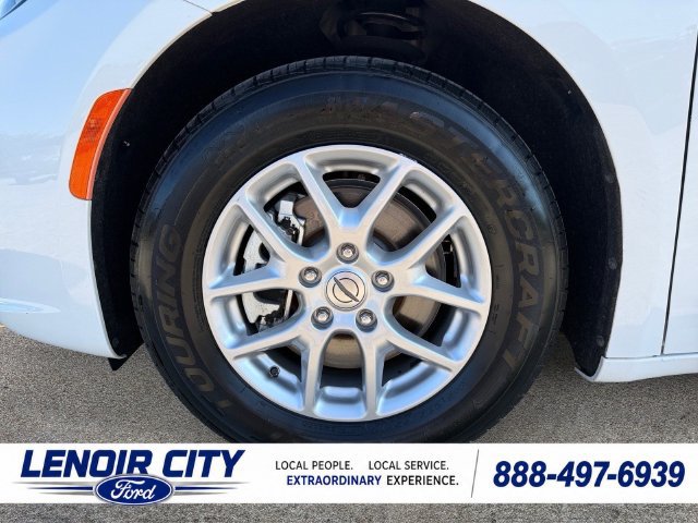 Used 2024 Chrysler Pacifica Touring-L FWD image 8
