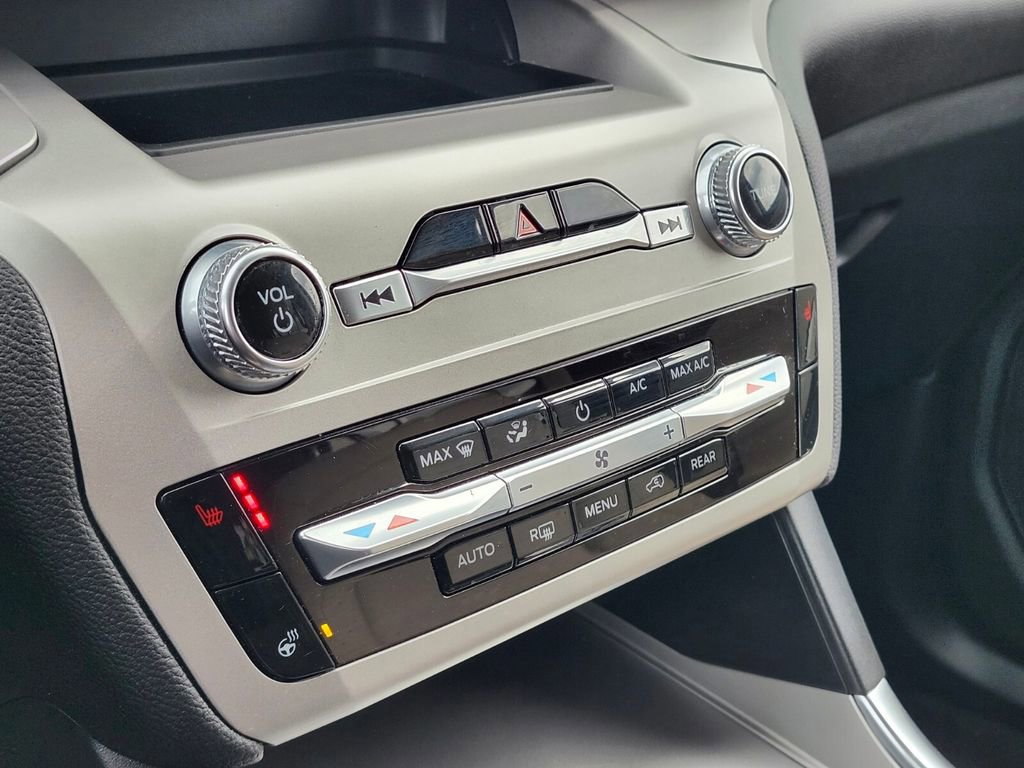 Certified 2022 Ford Explorer XLT w/ Equipment Group 202A image 24