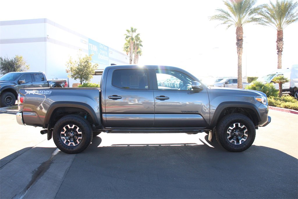 Used 2022 Toyota Tacoma TRD Off-Road image 10