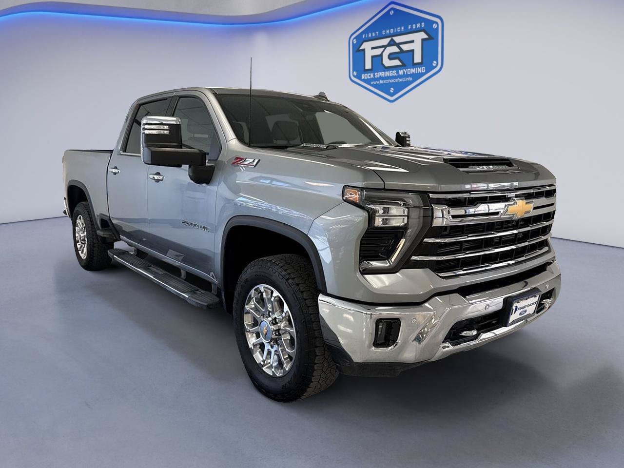 Used 2025 Chevrolet Silverado 2500 LTZ w/ LTZ Premium Package AWD/4WD image 2