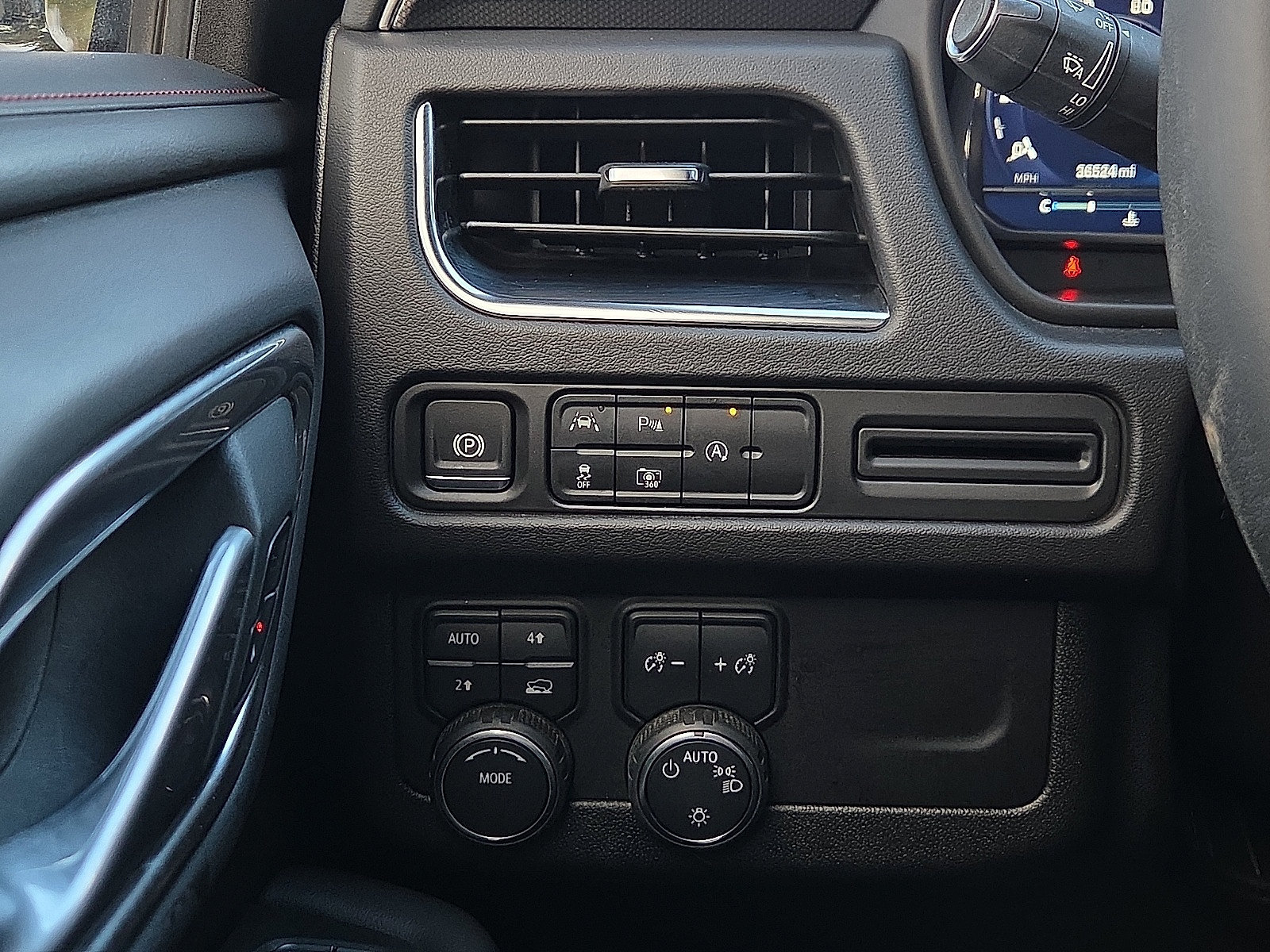 Used 2024 Chevrolet Tahoe RST w/ Luxury Package AWD/4WD image 20