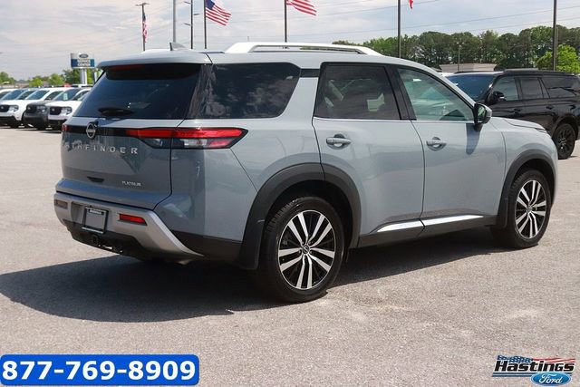 Used 2025 Nissan Pathfinder Platinum image 3