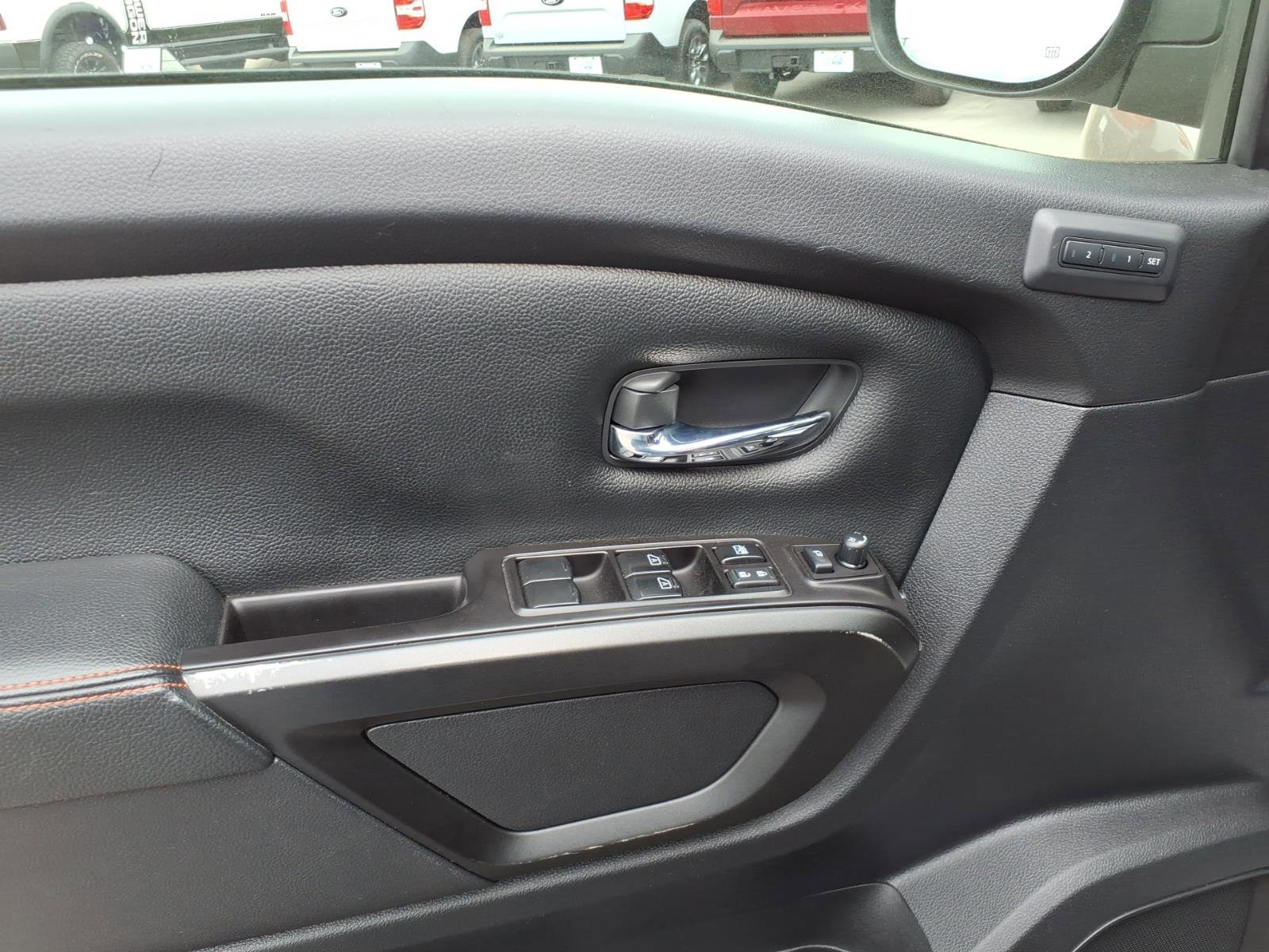 Used 2021 Nissan Titan PRO-4X w/ Pro-4x Convenience Package image 11