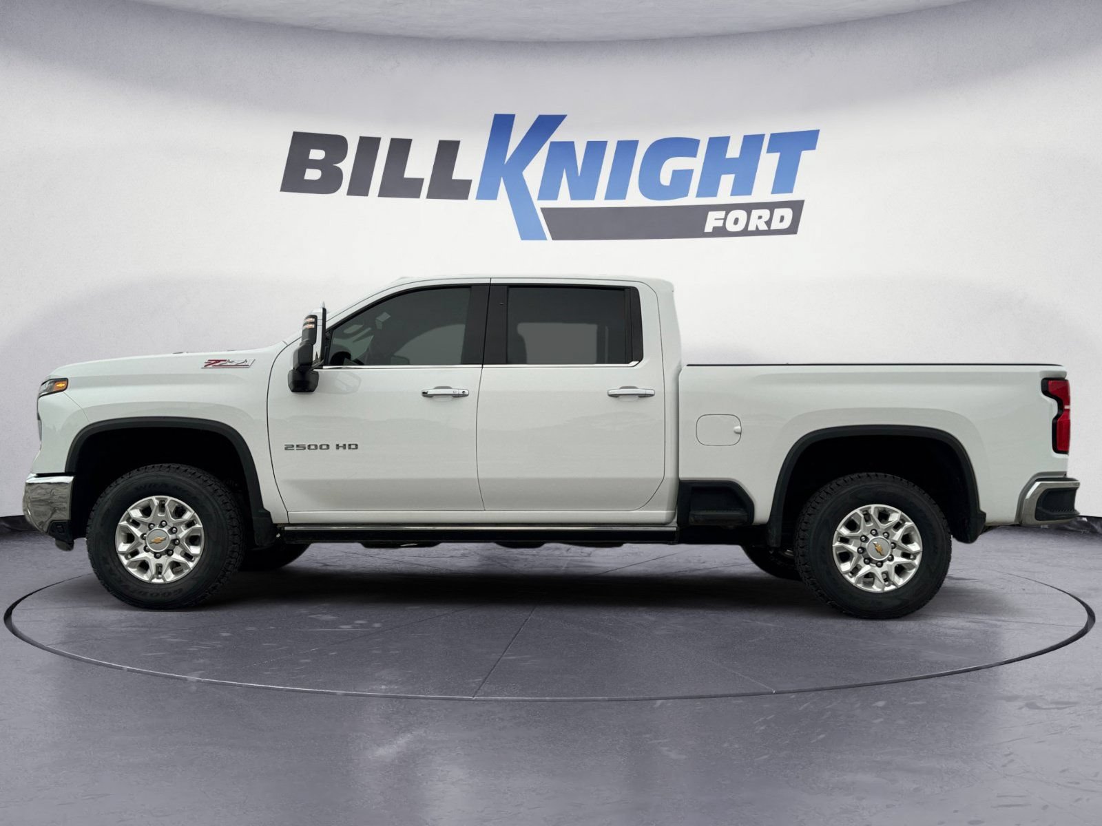 Used 2024 Chevrolet Silverado 2500 LTZ w/ LTZ Convenience Package AWD/4WD image 2