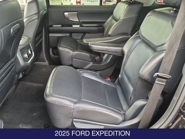 Certified 2025 Ford Expedition Platinum AWD/4WD image 19