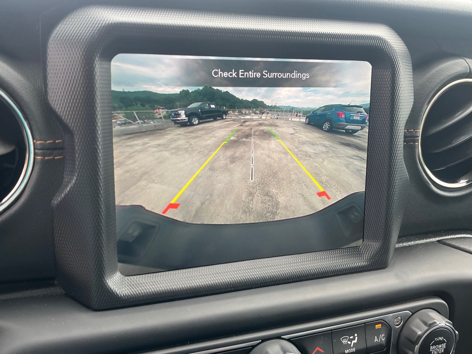 Used 2021 Jeep Gladiator Overland AWD/4WD image 11