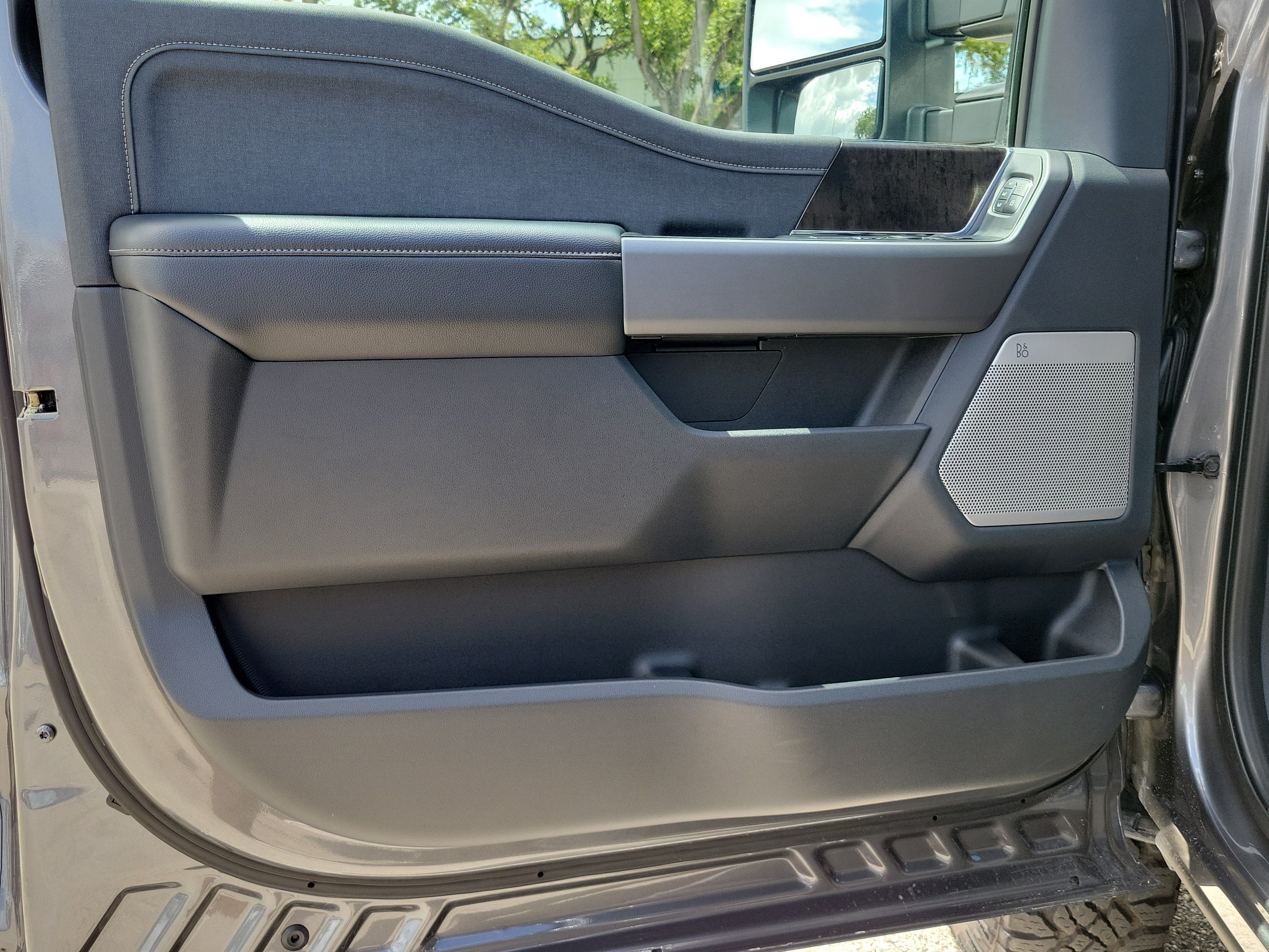 Certified 2025 Ford F250 Lariat w/ Lariat Ultimate Package AWD/4WD image 17