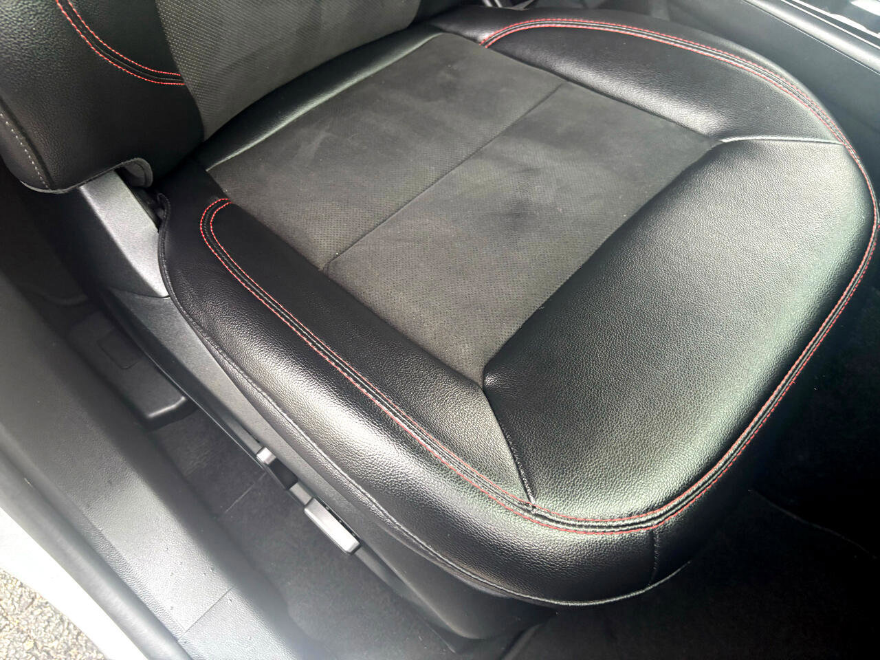 Certified 2023 Ford Explorer ST-Line w/ Class IV Trailer Tow Package image 49