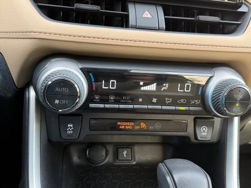 Used 2021 Toyota RAV4 XLE FWD image 17