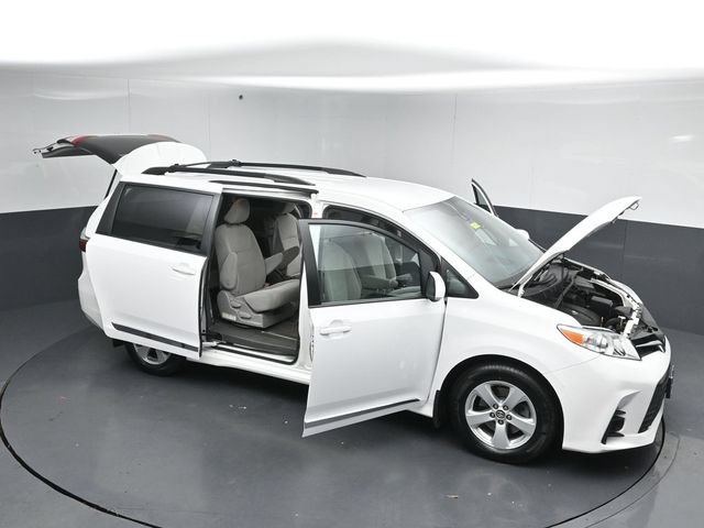 Used 2018 Toyota Sienna LE FWD image 50