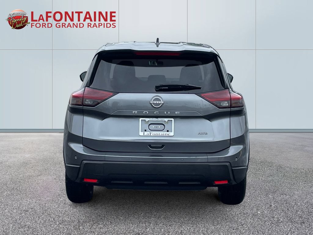 Used 2025 Nissan Rogue SV AWD/4WD image 6