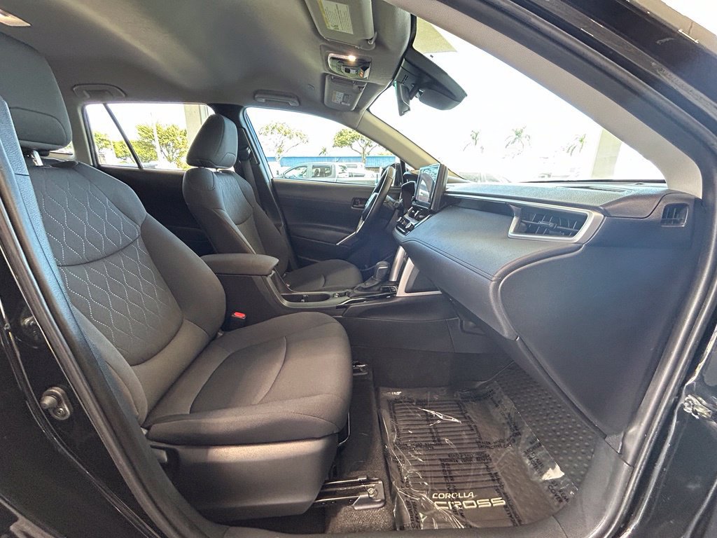 Used 2024 Toyota Corolla Cross LE FWD image 24
