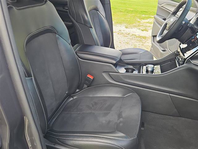 Used 2024 Jeep Grand Cherokee Altitude AWD/4WD image 31