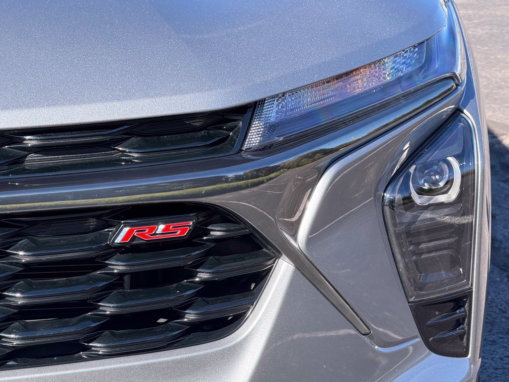 Used 2025 Chevrolet Trax RS FWD image 5