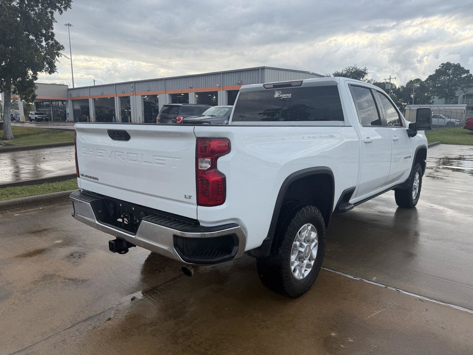 Used 2024 Chevrolet Silverado 2500 LT AWD/4WD image 4