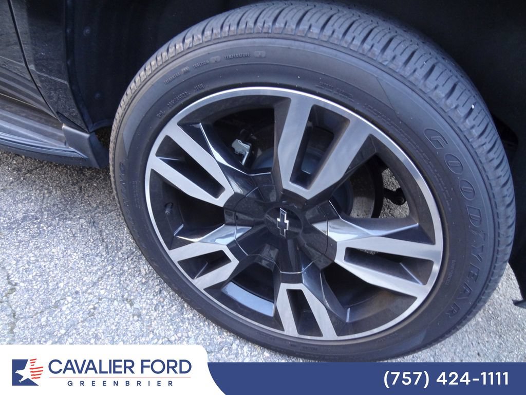 Used 2019 Chevrolet Suburban Premier AWD/4WD image 13