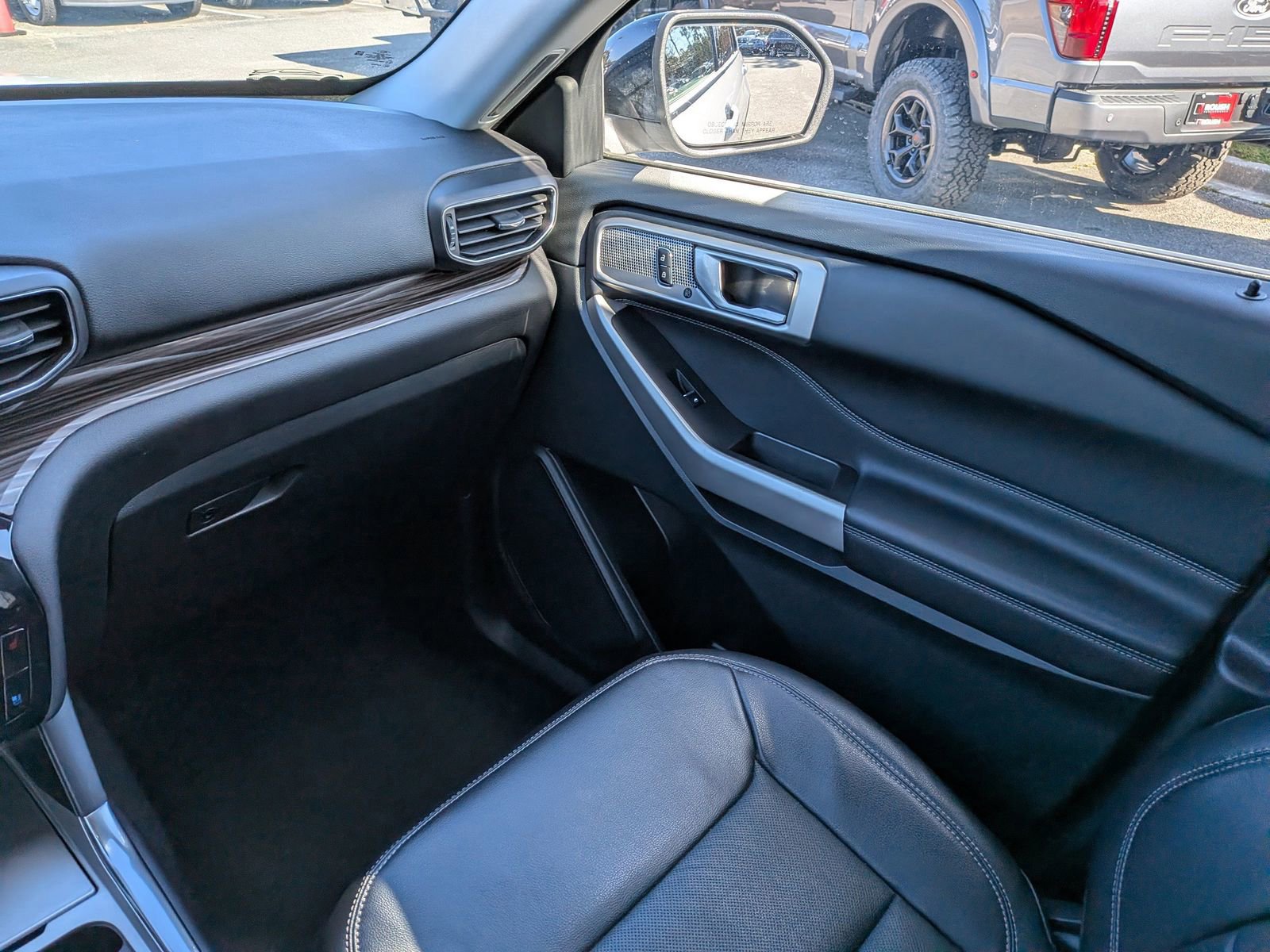 Certified 2023 Ford Explorer Limited w/ Equipment Group 301A image 20