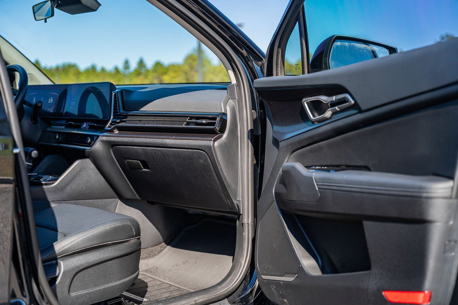 Used 2025 Kia Sportage EX image 11