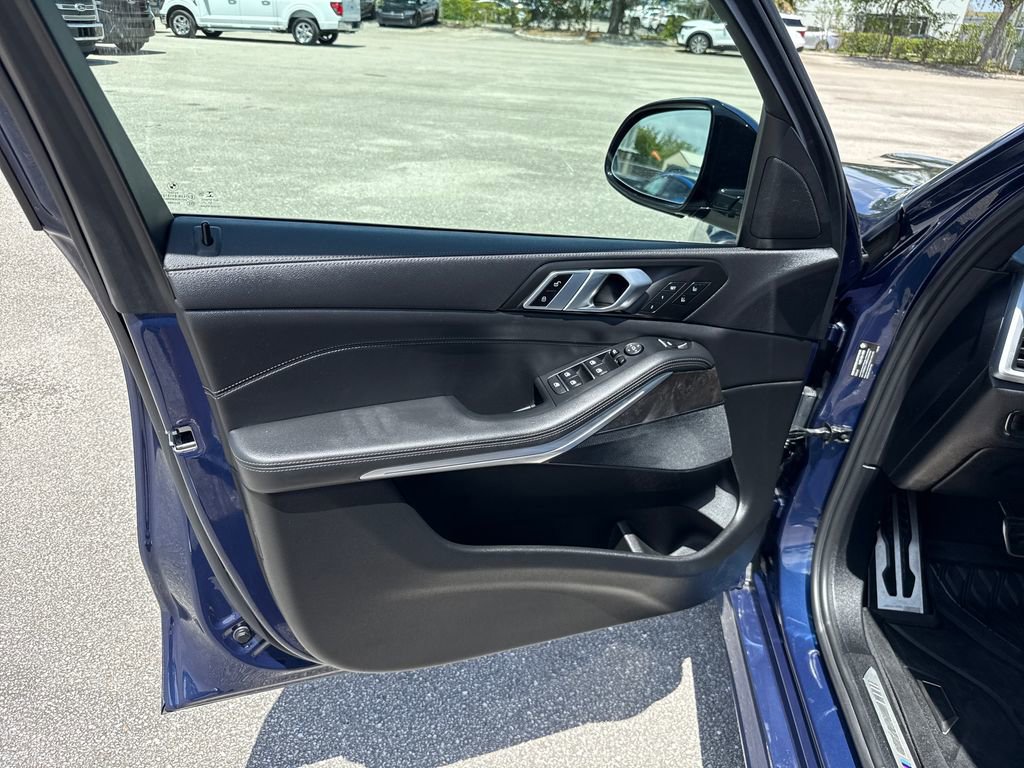 Used 2022 BMW X5 xDrive40i w/ M Sport Package image 14