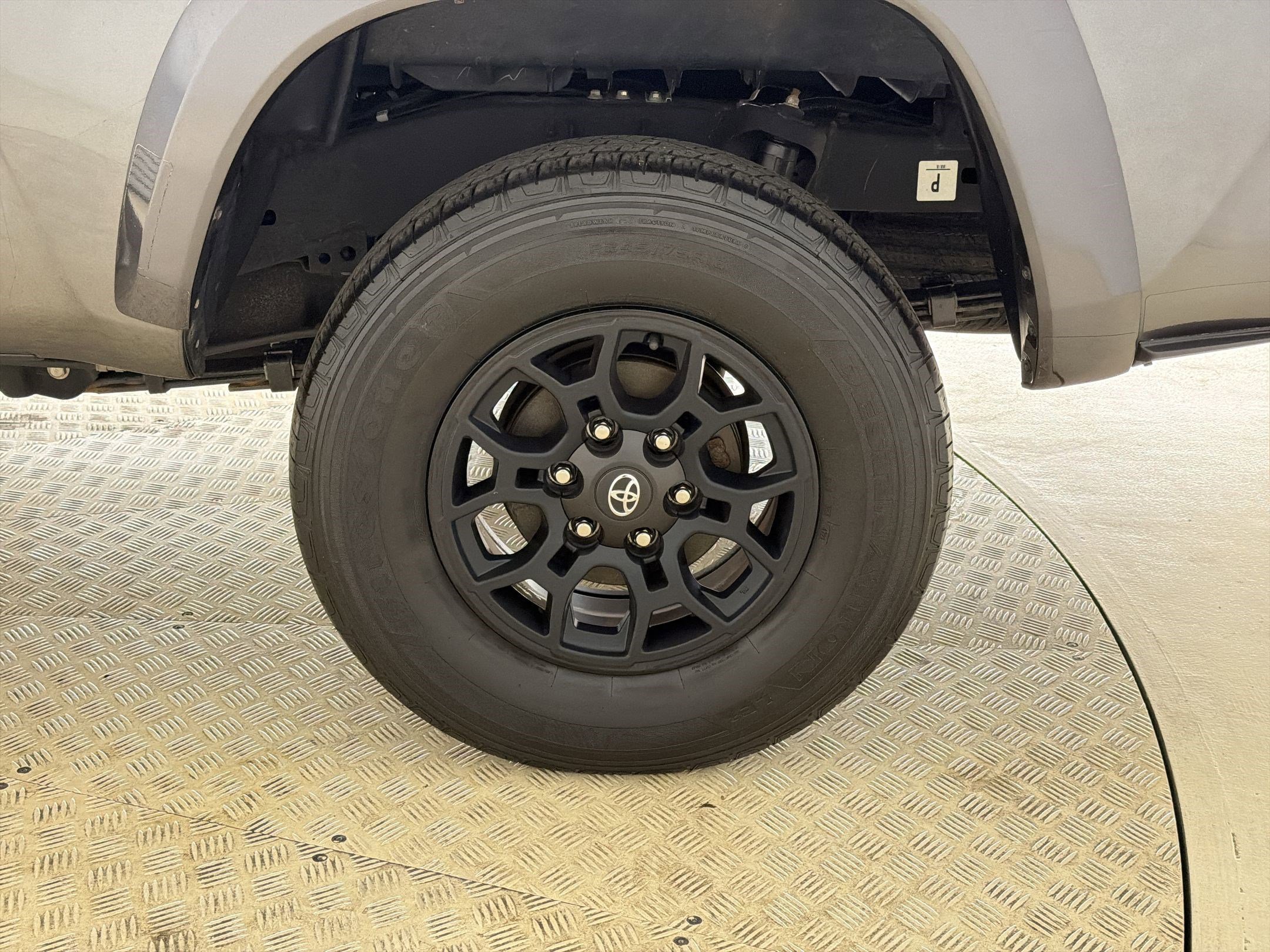 Used 2022 Toyota Tacoma SR5 w/ Technology Package RWD image 11