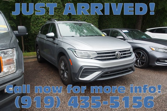 Used 2022 Volkswagen Tiguan SE FWD image 1