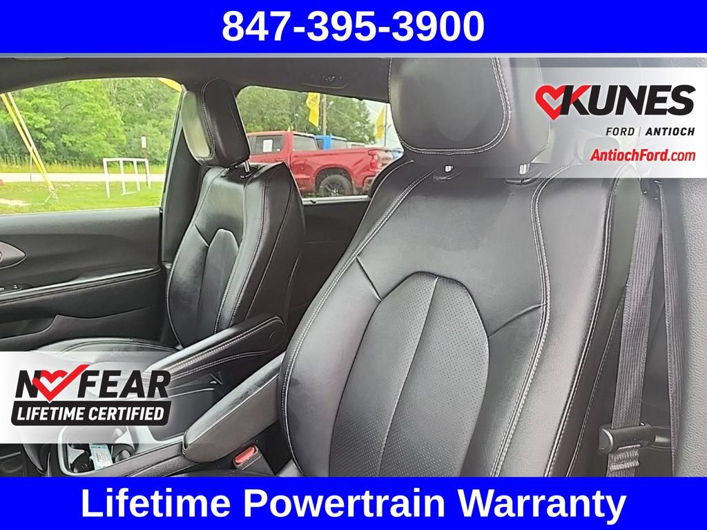 Used 2025 Chrysler Pacifica Select FWD image 23