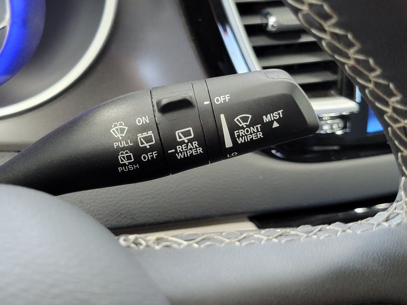 Used 2023 Chrysler Pacifica Touring-L FWD image 18