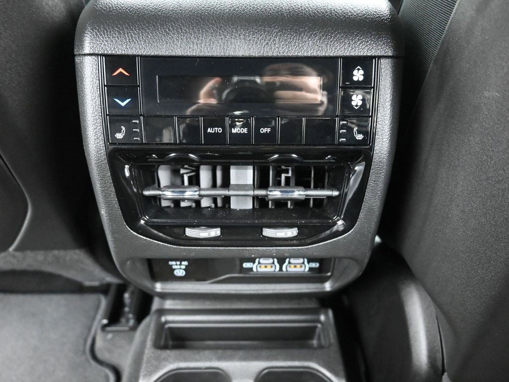 Used 2024 Jeep Grand Cherokee L Limited w/ Black Appearance Package image 12