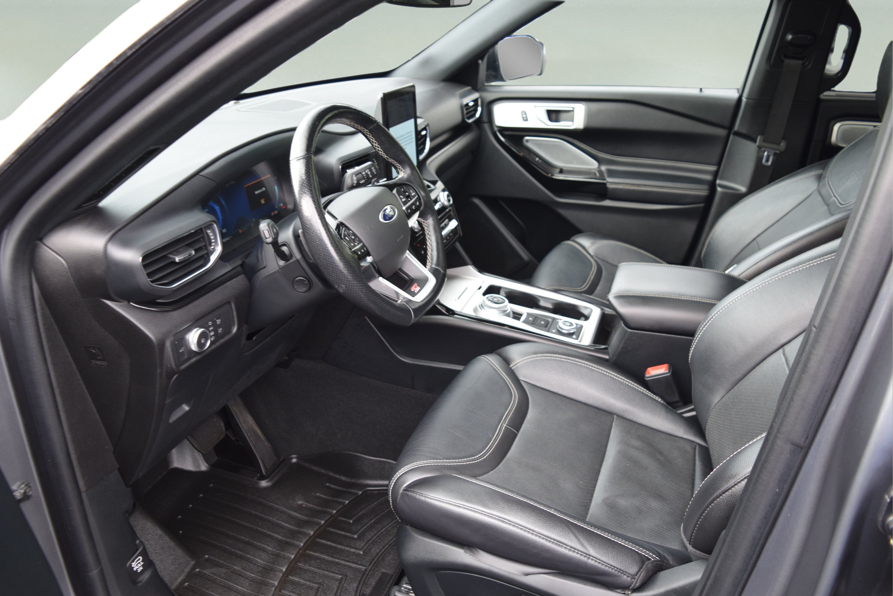 Certified 2022 Ford Explorer ST w/ ST Street Pack AWD/4WD image 11
